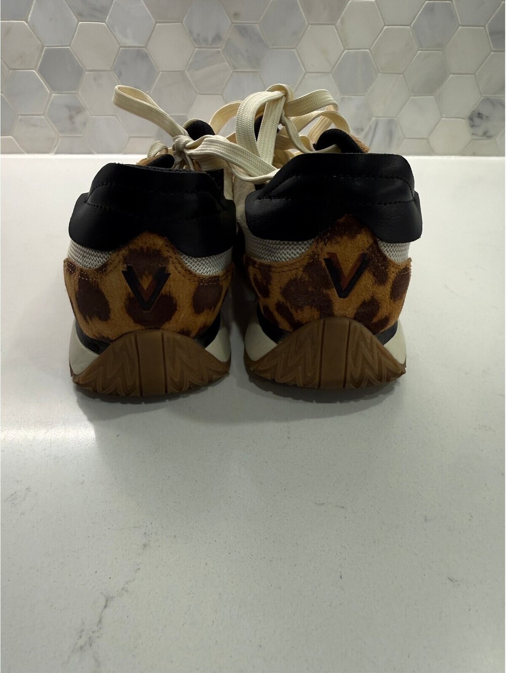Vionic Monarch Leather Trim Sneakers Size 6 - Picture 5 of 8